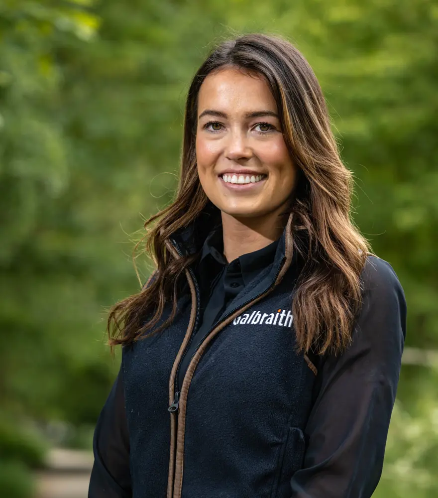 Beth Dandie Headshot